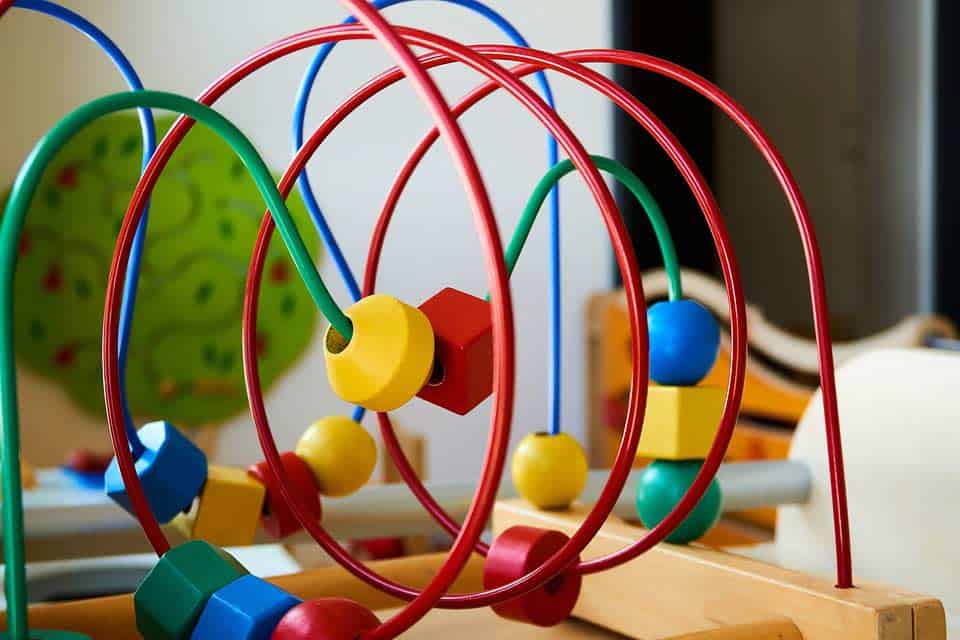 Lernspielzeug für die Entwicklung der Feinmotorik Lernspielzeug für die Entwicklung der Feinmotorik